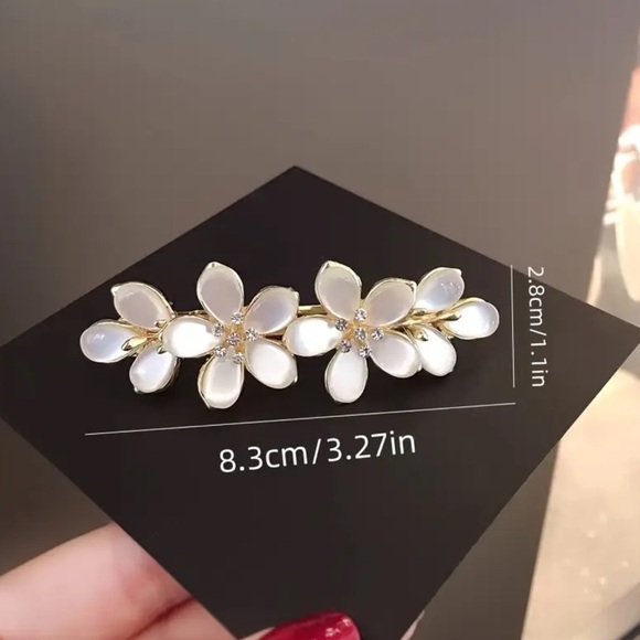 Elegant Floral Rhinestone Hair Barrette – Perfect Bridal & Holiday Accessory 🌸 - Picture 4 of 5